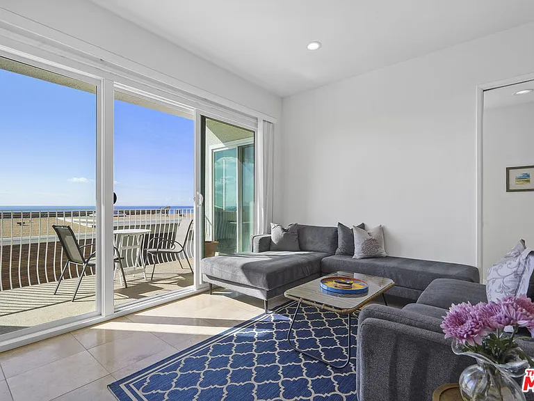 18103 Coastline Dr #7 — Photo 1