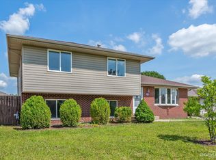 7015 Monmouth Dr, Joliet, IL 60431