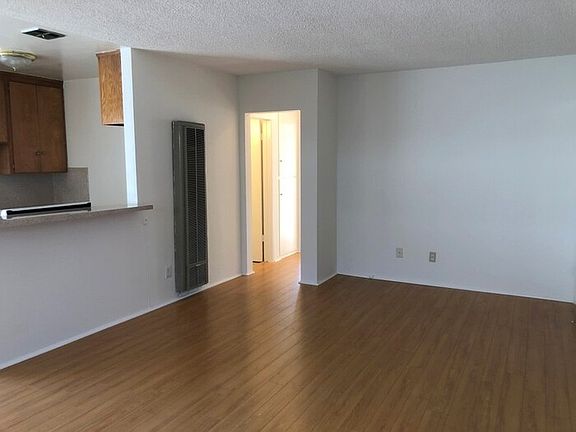 3rd image of 1537 Torrance Blvd #1