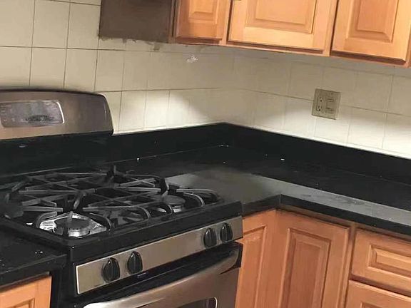 2nd image of 164 Bay 28th St Fl 2