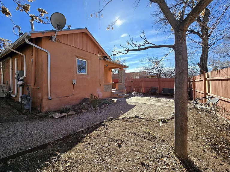 235 Irvine St — Photo 32