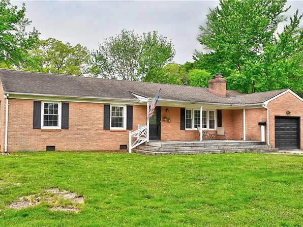 895 Catalina Dr, Newport News, VA 23608
