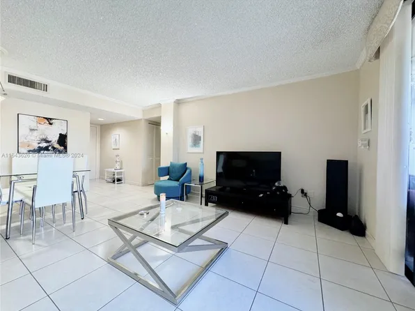 8615 NW 8th St APT 101, Miami, FL 33126