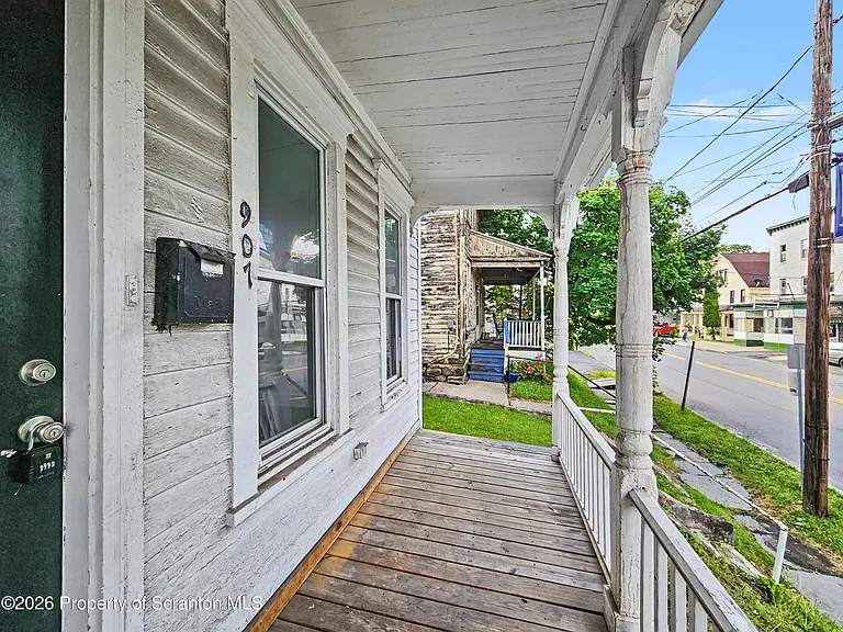 907 Green Ridge St #R — Photo 2