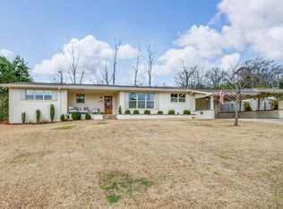 2104 Beverly Hills Dr, Vestavia Hills, AL 35216