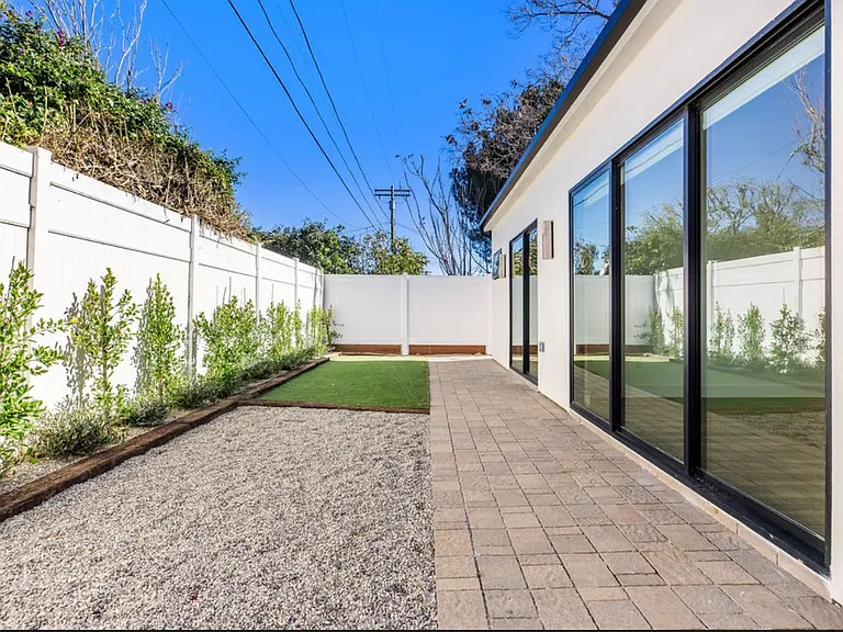 19531 Strathern St — Photo 12