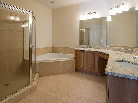 5th image of 2650 NE 30th Pl