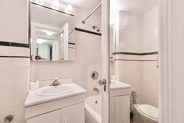 Rented by Manhattan Realty Group | media 7