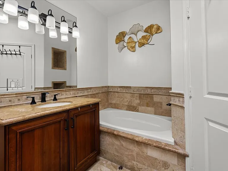 5404 Bellingham Ave #2 — Photo 8