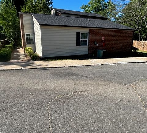 3rd image of 12-105 Dehart Dr