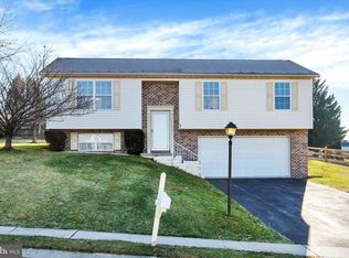 230 Hall Dr, Hanover, PA 17331