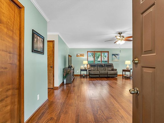 5th image of 708 Hillside Dr