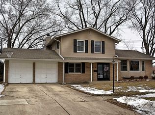 1236 E Thurston Dr, Palatine, IL 60074