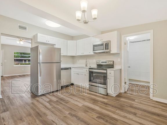 4th image of 1736 N Loyola Dr