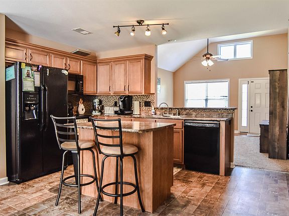 5th image of 606 Ashley Oaks Dr