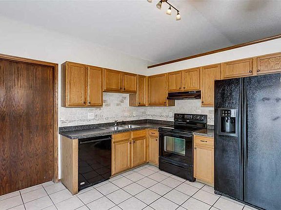 5th image of 932 N Cedar Point Cir