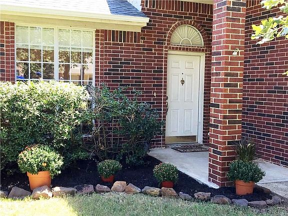 3rd image of 3909 Chimney Rock Dr