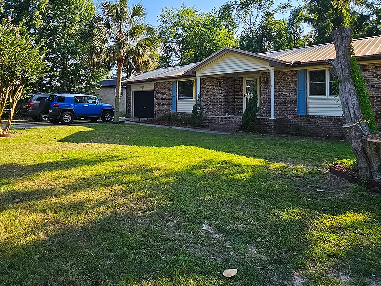 398 Furman Ln — Photo 6