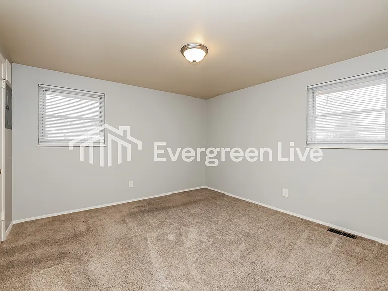 211 Silverstone Dr — Photo 11