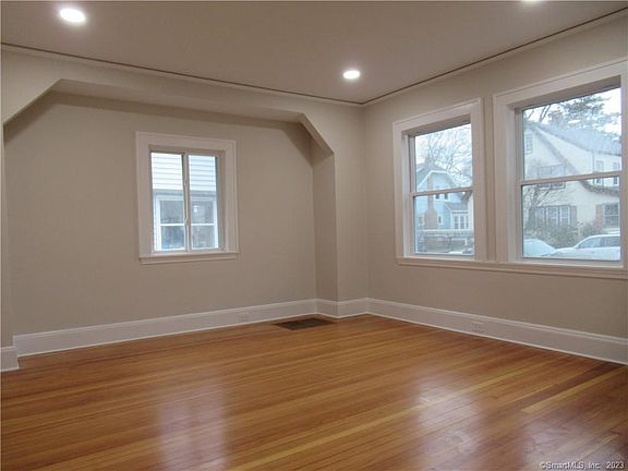 5th image of 62 Glenwood Ave