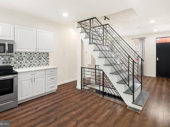 5th image of 246 Watkins St