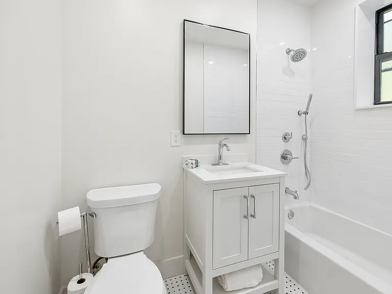 214 5th Ave #11 — Photo 7
