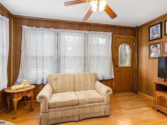 3rd image of 7 Delafield Ave