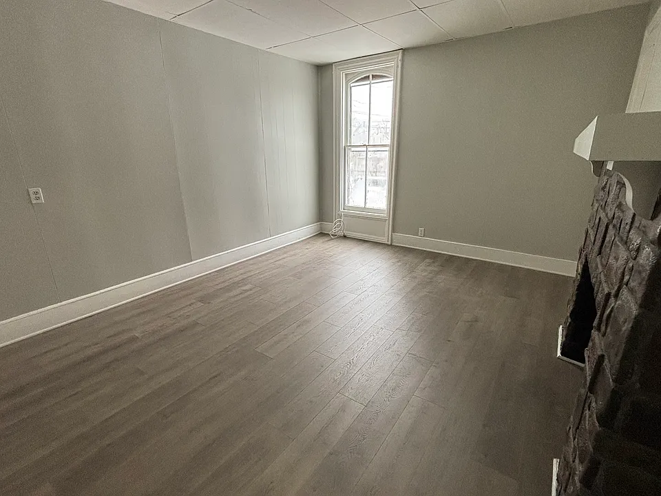 358 E Center St #4