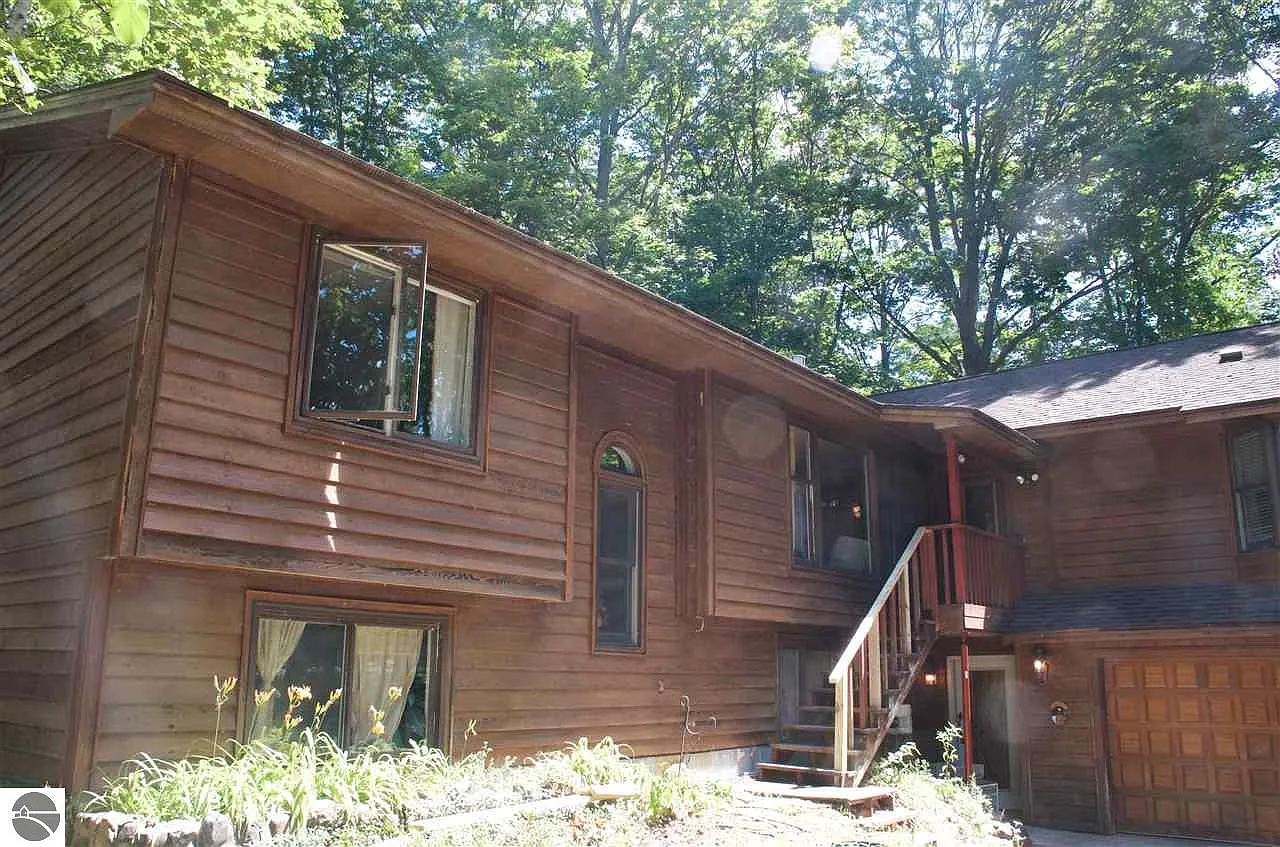 2487 Potter Rd E photo 1
