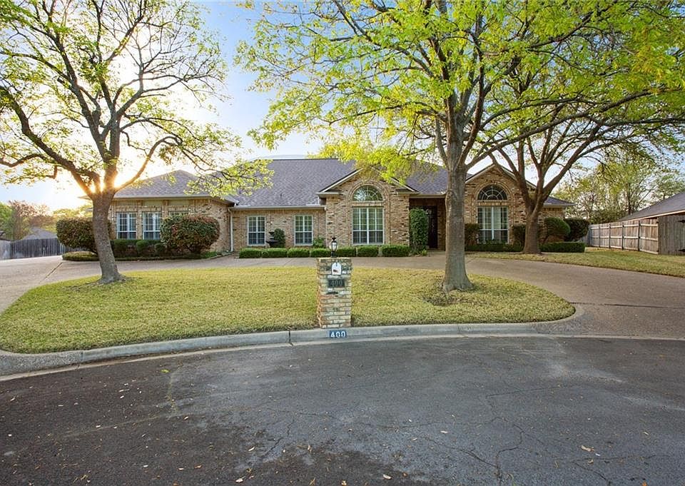 1st image of 400 Riverview Dr