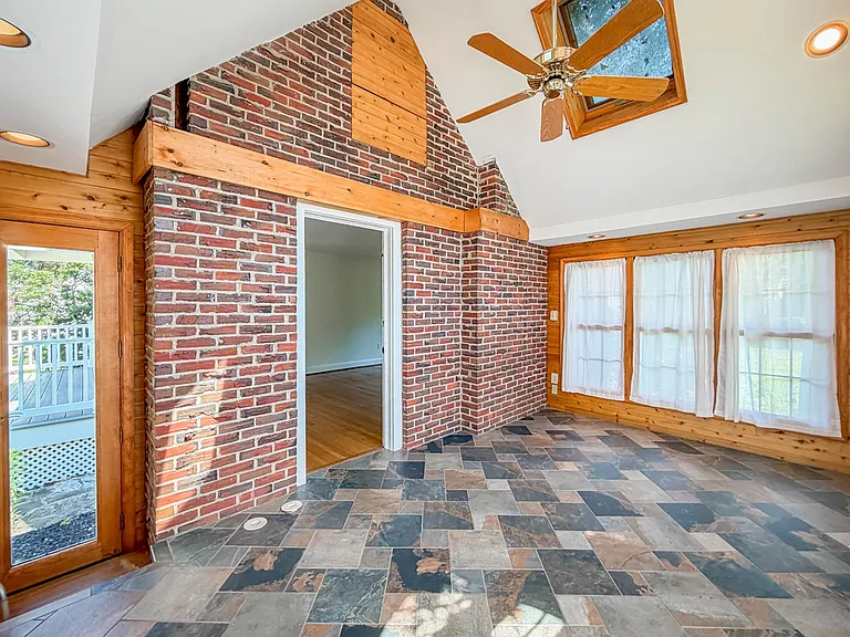 1237 Pine Grove Rd — Photo 22