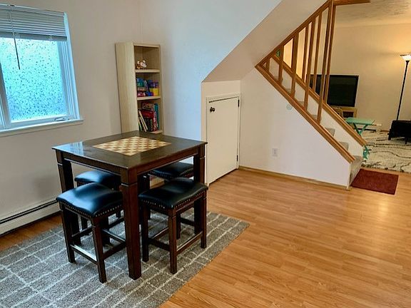 Dining room (open concept)