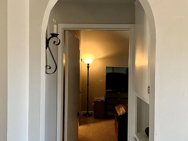 890 Peninsula St #4 — Photo 7