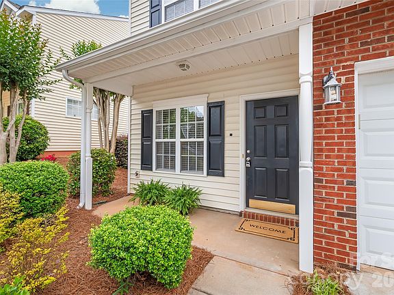 4th image of 15583 Stronvar House Ln