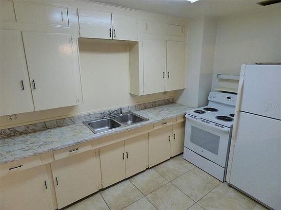 4th image of 1419 Warwick Pl
