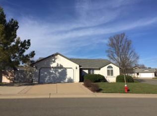 957 Montcrest Dr, Redding, CA 96003