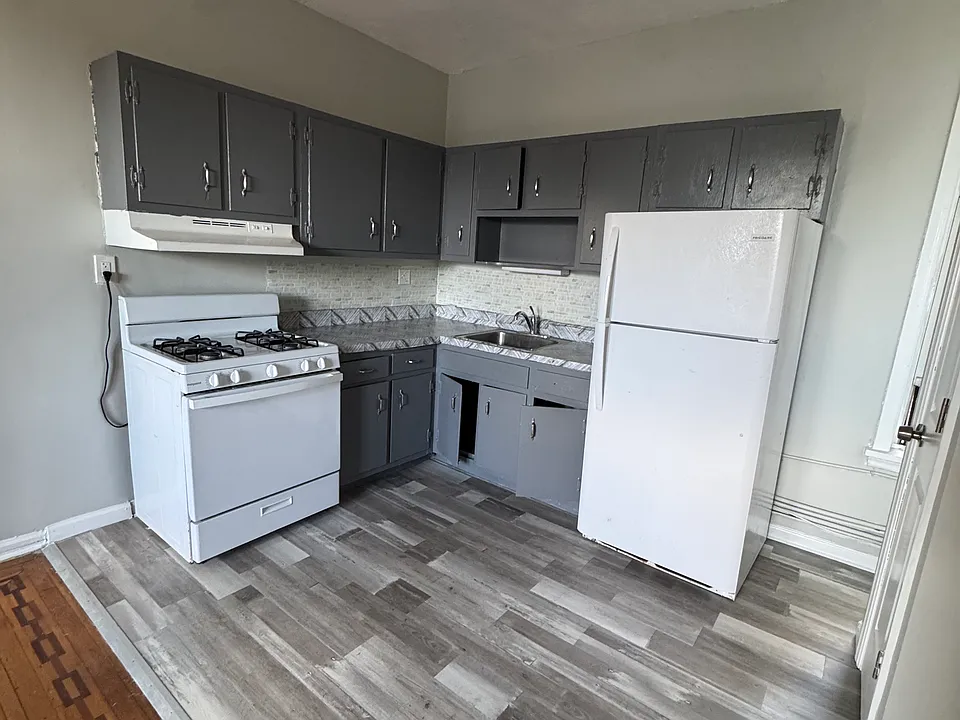 388 Clifton Ave #3R