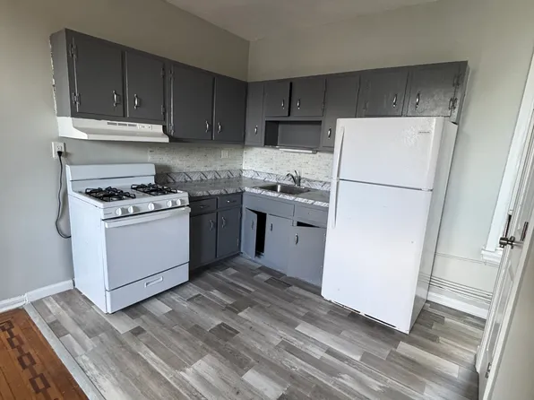 388 Clifton Ave #3R, Newark, NJ 07104