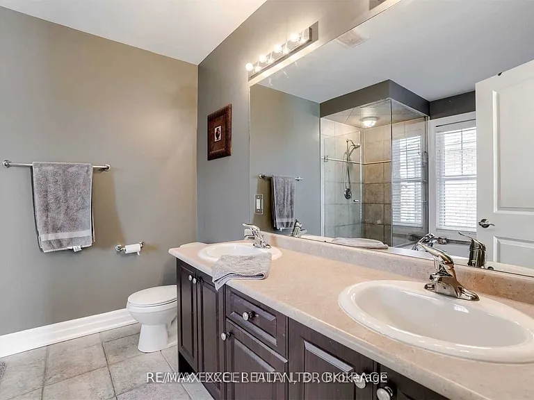 10 Pondmede Cres — Photo 10