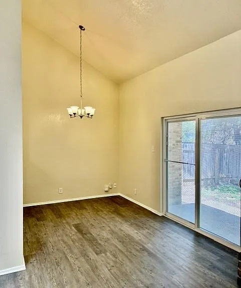 1500 Summer Creek Dr — Photo 8