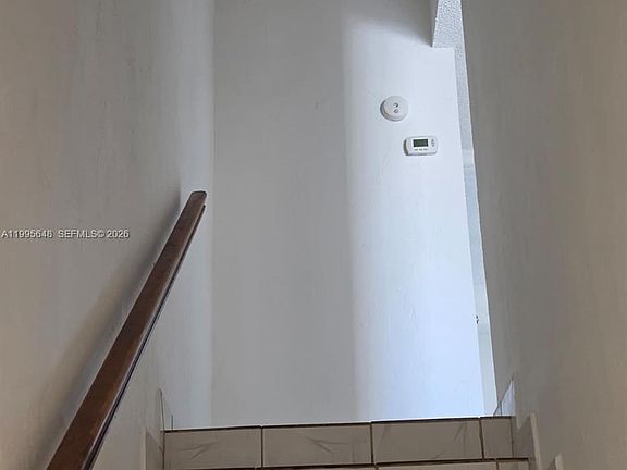5th image of 805 W 79th Pl