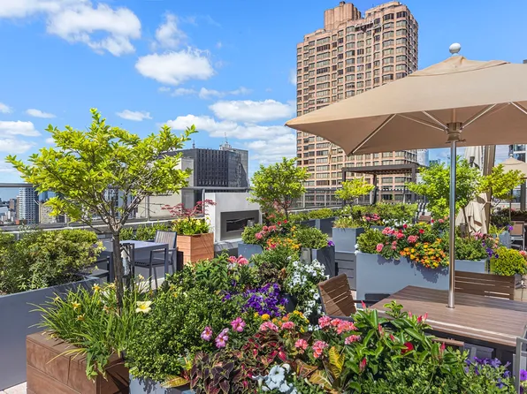 300 East 40th Street image 10 of 14