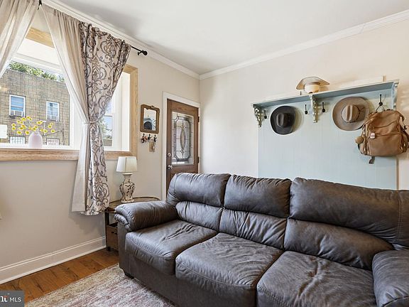 4th image of 2994 Edgemont St