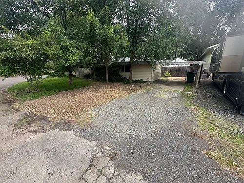 2050 Laburnum Ave Photo 1