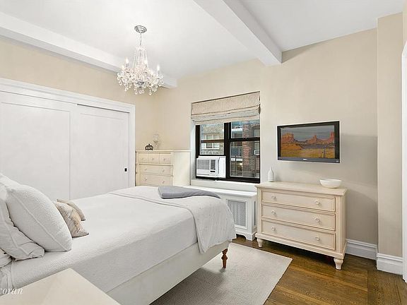 5th image of 229 E 79th St #5F