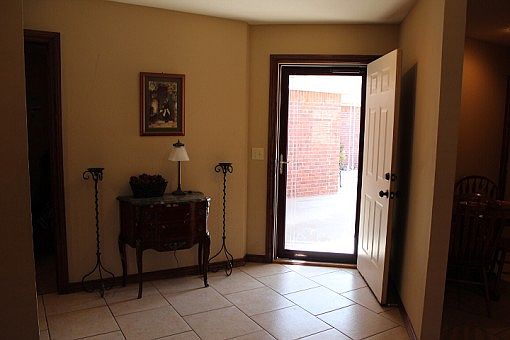3rd image of 107 Newtown Ln