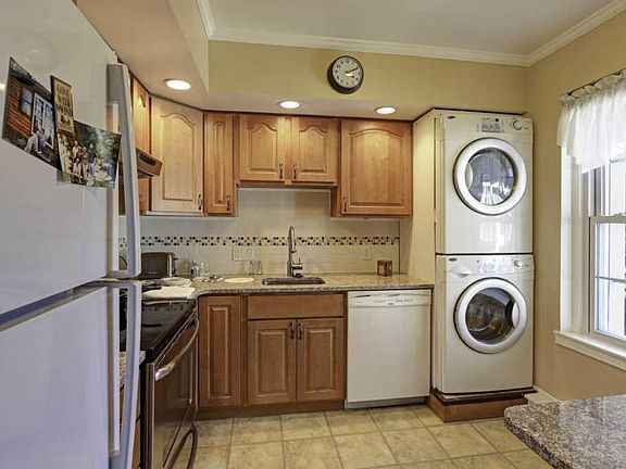 4th image of 2311 Wealthy St SE #A-19