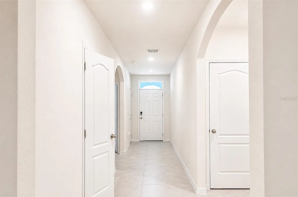 4 bed, 2.0 bath, 1828 sqft, $2,350 — Photo 3
