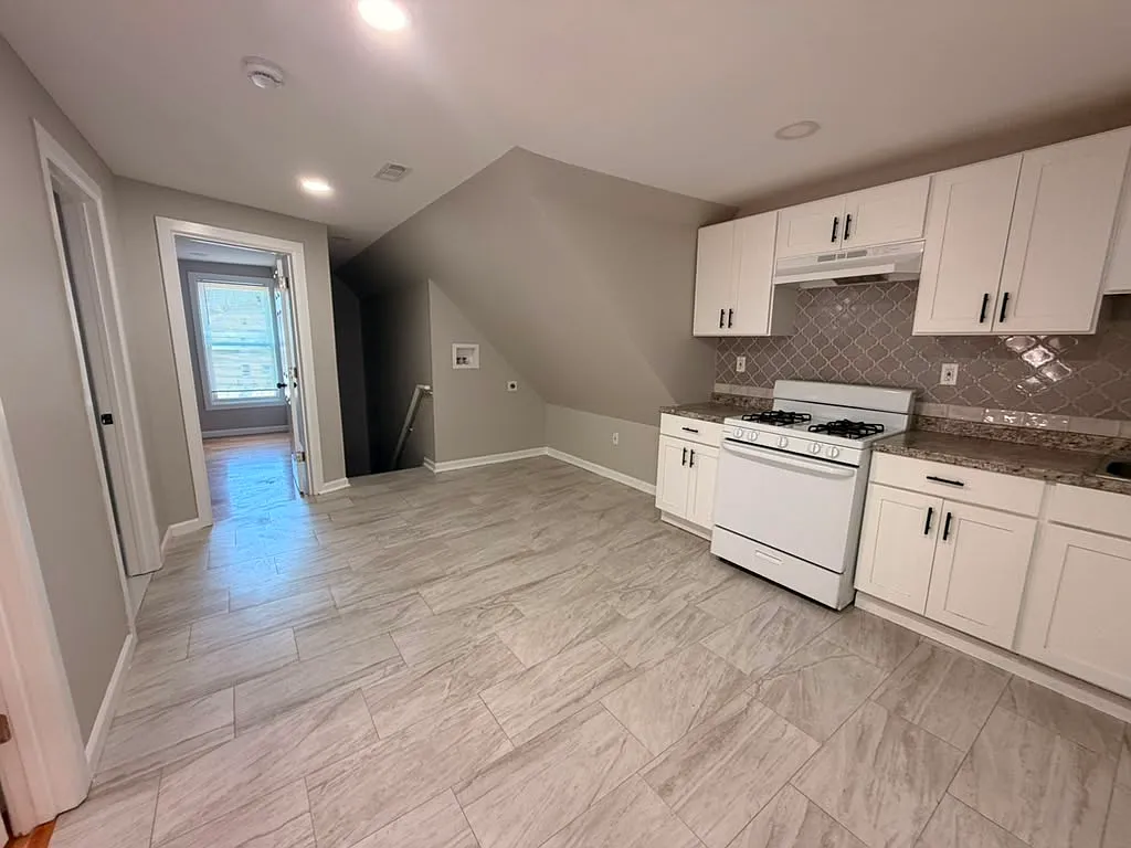 3 bed, $1,800 — Photo 3