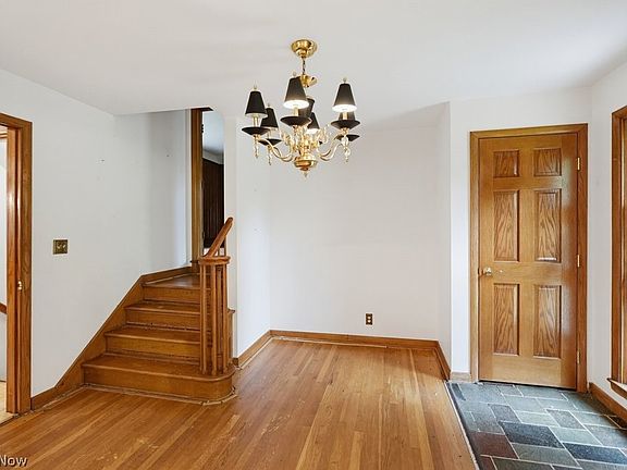 3rd image of 21 Hampshire Rd